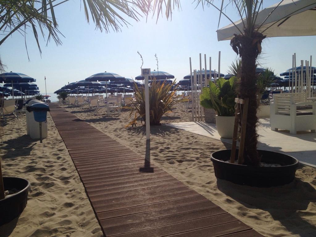 Residence Blumarine Giulianova Esterno foto