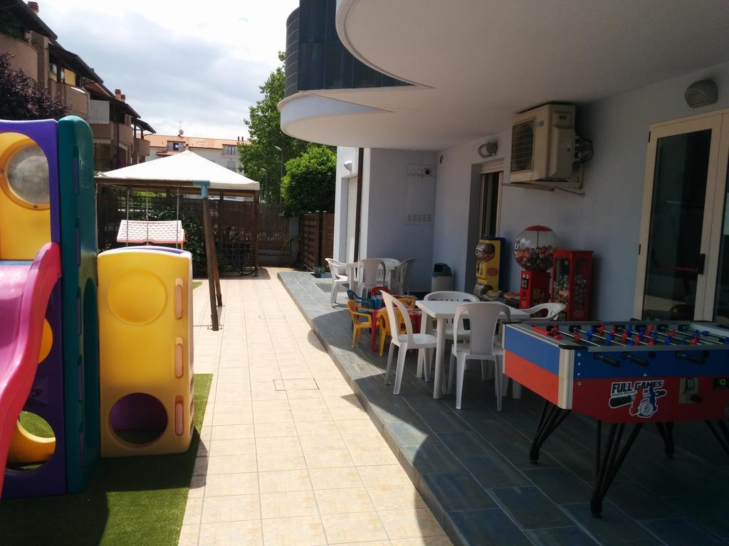 Residence Blumarine Giulianova Esterno foto