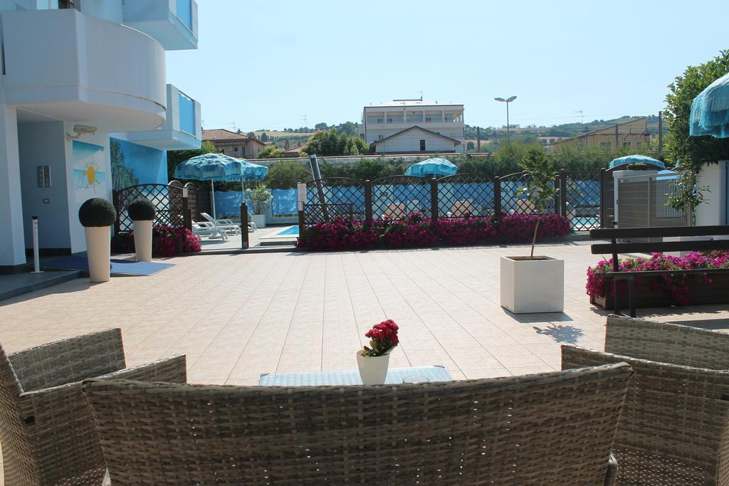 Residence Blumarine Giulianova Esterno foto