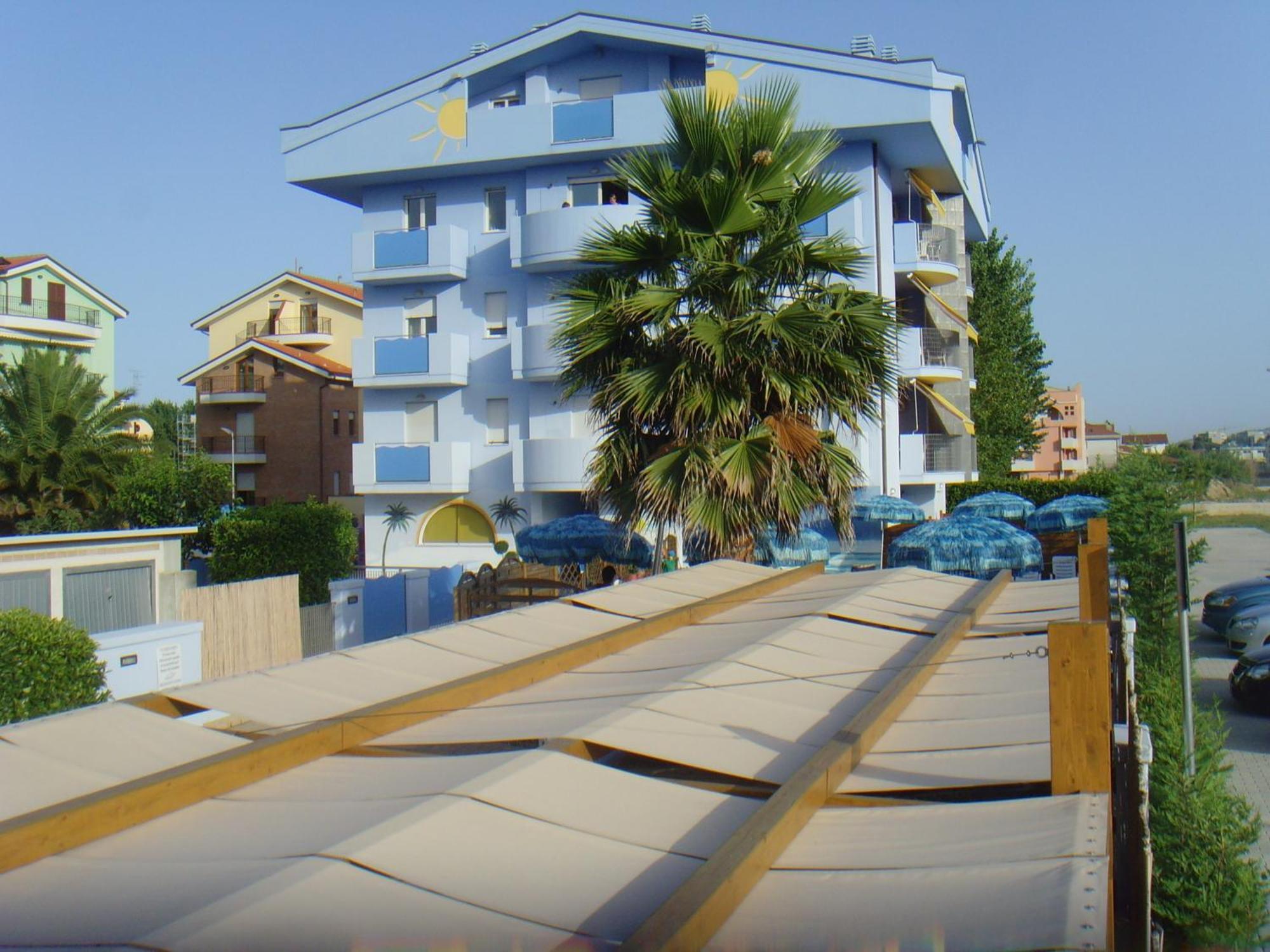 Residence Blumarine Giulianova Esterno foto