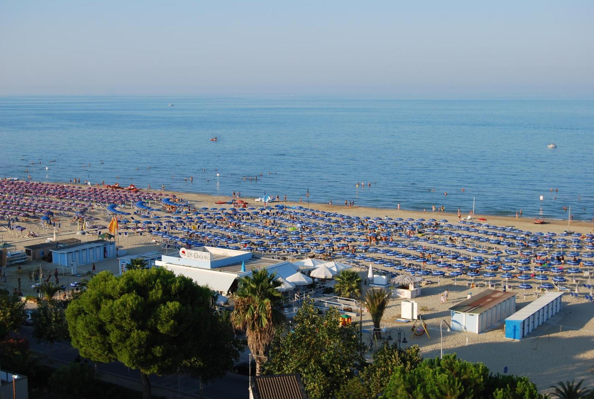 Residence Blumarine Giulianova Esterno foto