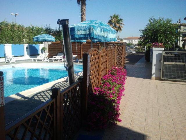 Residence Blumarine Giulianova Esterno foto